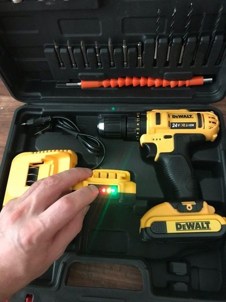 Ударний шуруповерт DeWALT DCD791 (24V 4Ah) з набором інструментів. Акумуляторний дриль-шуруповерт Девольт DCD791 фото