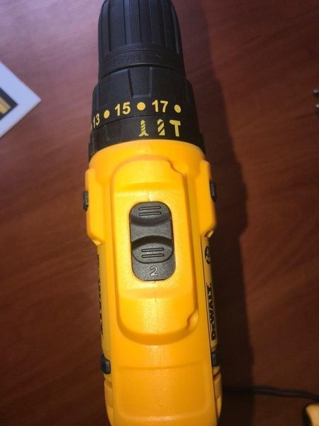 Ударний шуруповерт DeWALT DCD791 (24V 4Ah) з набором інструментів. Акумуляторний дриль-шуруповерт Девольт DCD791 фото