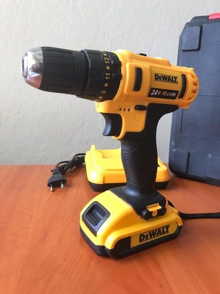 Ударний шуруповерт DeWALT DCD791 (24V 4Ah) з набором інструментів. Акумуляторний дриль-шуруповерт Девольт DCD791 фото