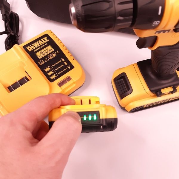 Шуруповерт dewalt dcd791 (24v, 4.0Ah) с набором инструментов. аккумуляторный дрель-шуруповерт девольт 55 фото
