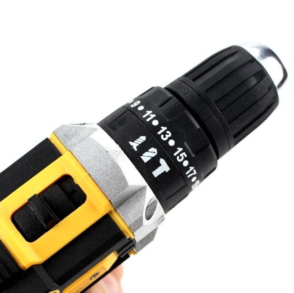 Ударний шуруповерт DeWALT DCD680 (12V 2AH) з великим набором інструментів (КІТ-9) Деволт КИТ-9 фото