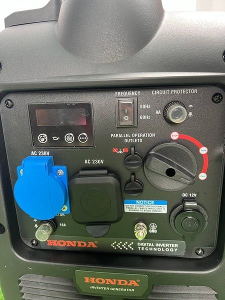 Инверторный генератор Honda EU35i-W 3.8 кВт с ручкой и колесами, тихий бензиновый генератор Хонда EU35i-W(3.5-3.8 кВт) фото