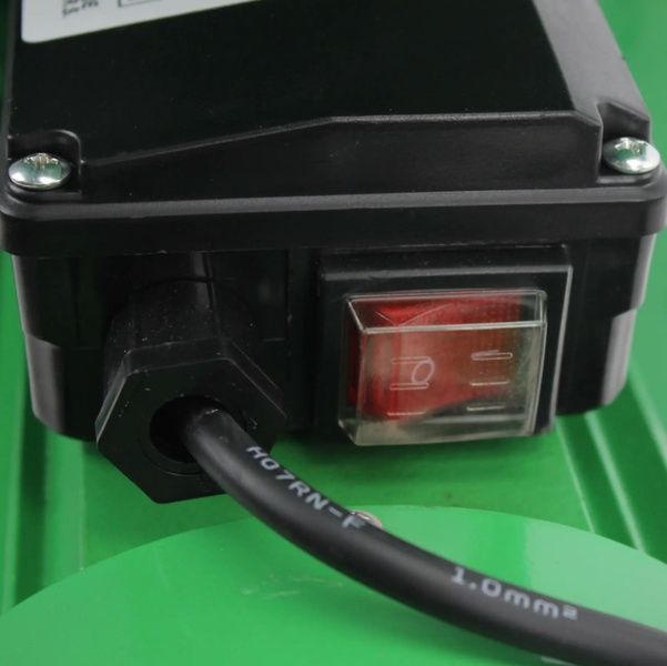 Зернодробилка Bosch BFS 4200 (4.2 кВт, 300 кг/ч). Кормоизмельчитель Бош для зерна и початков кукурузы BFS 4200 фото
