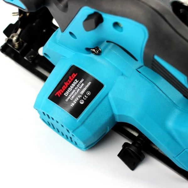 Аккумуляторная циркулярная пила Makita DHS680Z (36V, 6Ah). Циркулярка Макита циркулярная пила АКБ фото