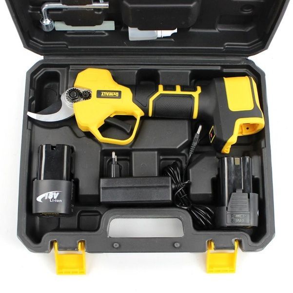Акумуляторний секатор DeWalt DCMP240P1 (18V, 4AH), АКБ секатор Деволт DCMP240P1 фото