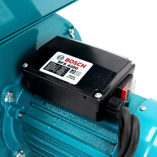 Зернодробарка Bosch BFS 4200 (4.2 кВт, 300 кг/год). Кормоподрібнювач Бош для зерна та качанів кукурудзи BFS 4200 фото