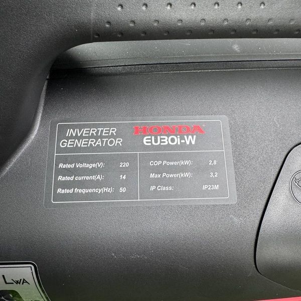 Инверторный генератор Honda EU30i-W 3.2 кВт, тихий бензиновый генератор Хонда EU30i-W (2.8-3.2 кВт) фото