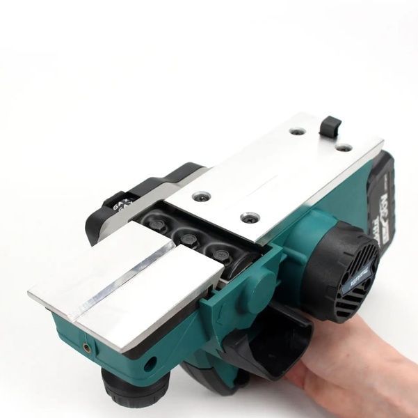 Аккумуляторный рубанок Makita DKP180 (36V, 5AH). Рубанок по дереву Макита рубаронк АКБ фото